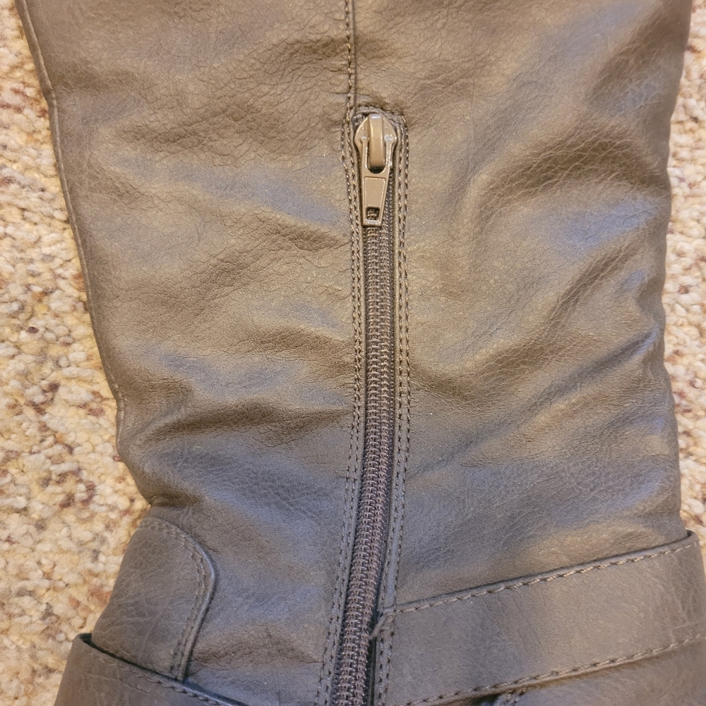 Tall boot - Picture 3 of 3
